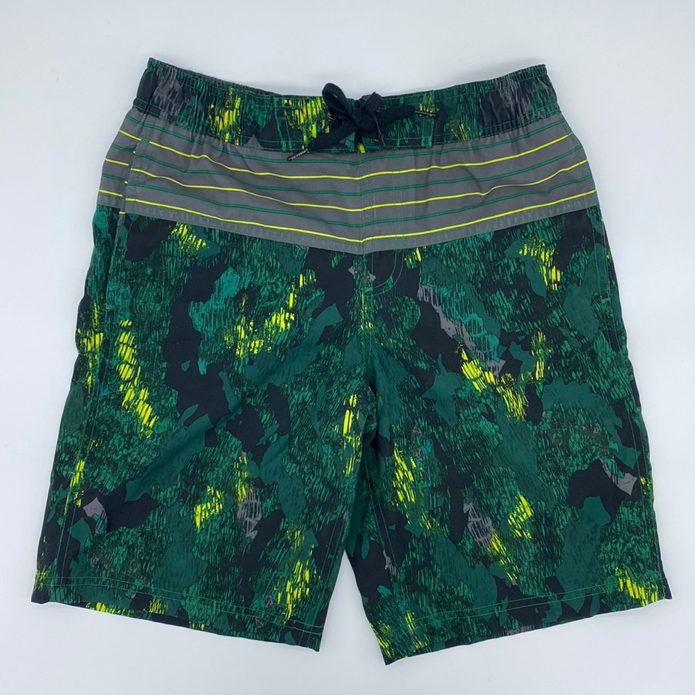 NWT Ripzoze Green Pattern Lush Meadow Camo Swim Shorts. Boys Size XL